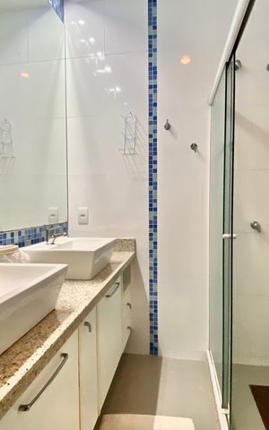 Apartamento à venda com 230m², 4 quartos e 2 vagas Apartamento à venda com 230m², 4 quartos e 2 vagasBanheiro social