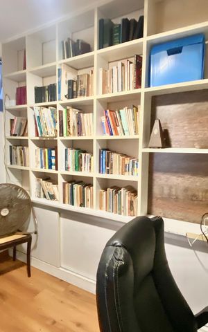 Apartamento à venda com 230m², 4 quartos e 2 vagas Apartamento à venda com 230m², 4 quartos e 2 vagasEscritório