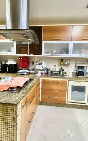 Apartamento à venda com 230m², 4 quartos e 2 vagas Apartamento à venda com 230m², 4 quartos e 2 vagasCozinha