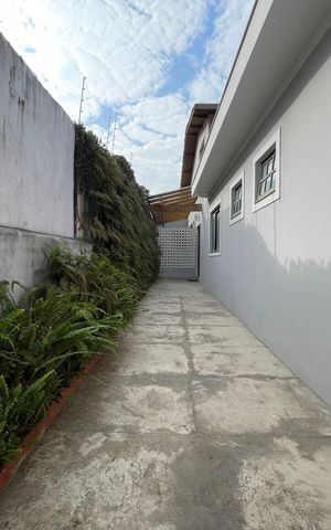 Casa à venda com 449m², 3 quartos e 4 vagasEntrada de serviço