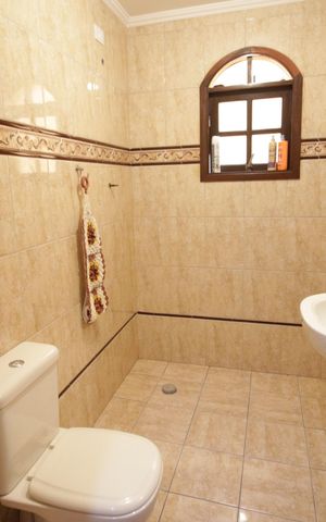 Casa à venda com 172m², 3 quartos e 1 vagaBanheiro 2