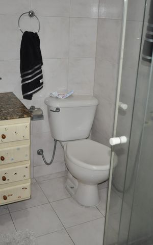 Casa à venda com 206m², 4 quartos e 4 vagasBanheiro