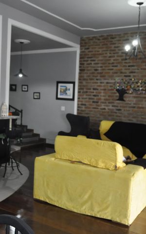Casa à venda com 206m², 4 quartos e 4 vagasSala