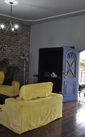 Casa à venda com 206m², 4 quartos e 4 vagasSala