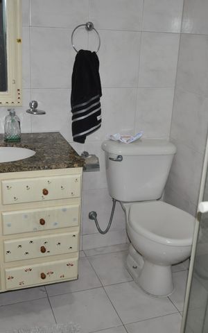 Casa à venda com 206m², 4 quartos e 4 vagasBanheiro