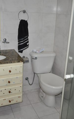 Casa à venda com 206m², 4 quartos e 4 vagasBanheiro