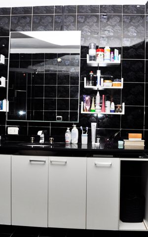 Casa à venda com 140m², 3 quartos e 1 vaga Casa à venda com 140m², 3 quartos e 1 vagaBanheiro da Suíte
