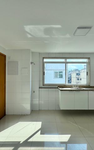 Apartamento à venda com 194m², 3 quartos e 2 vagas Apartamento à venda com 194m², 3 quartos e 2 vagasCozinha