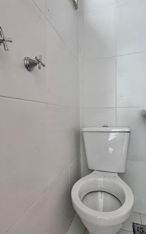 Apartamento à venda com 194m², 3 quartos e 2 vagas Apartamento à venda com 194m², 3 quartos e 2 vagasBanheiro de Serviço