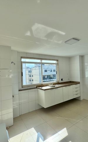 Apartamento à venda com 194m², 3 quartos e 2 vagas Apartamento à venda com 194m², 3 quartos e 2 vagasCozinha