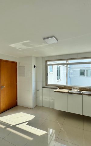 Apartamento à venda com 194m², 3 quartos e 2 vagas Apartamento à venda com 194m², 3 quartos e 2 vagasCozinha