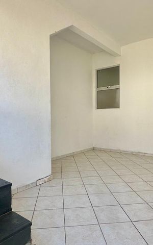 Casa à venda com 50m², 2 quartos e 1 vaga Casa à venda com 50m², 2 quartos e 1 vagaSala