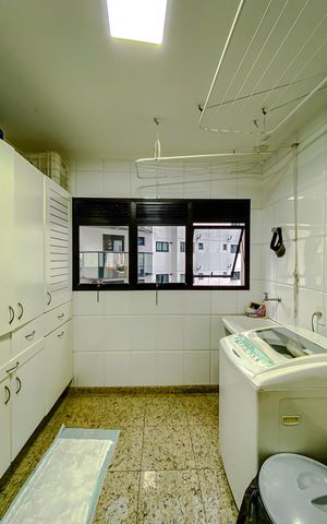Apartamento para alugar com 223m², 3 quartos e 3 vagasÁrea de Serviço