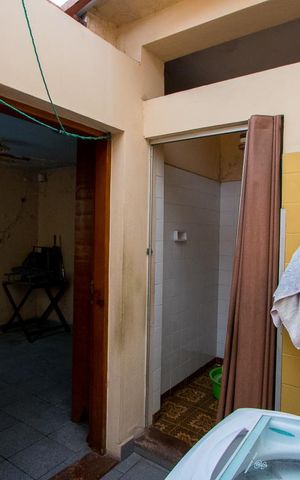 Casa à venda com 230m², 2 quartos e 3 vagas Casa à venda com 230m², 2 quartos e 3 vagasÁrea de serviço