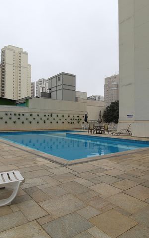 Apartamento à venda com 80m², 2 quartos e sem vagaÁrea Comum - Piscina