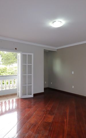 Casa à venda com 240m², 3 quartos e 5 vagasSuíte