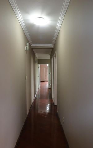 Casa à venda com 240m², 3 quartos e 5 vagasCorredor piso superior
