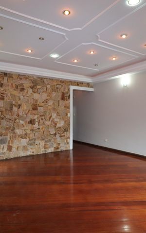Casa à venda com 240m², 3 quartos e 5 vagasSala