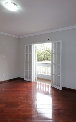Casa à venda com 240m², 3 quartos e 5 vagasSuíte
