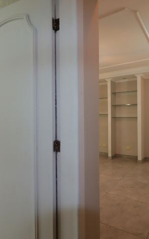 Casa à venda com 240m², 3 quartos e 5 vagasCorredor piso inferior