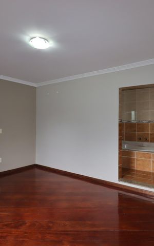 Casa à venda com 240m², 3 quartos e 5 vagasSuíte