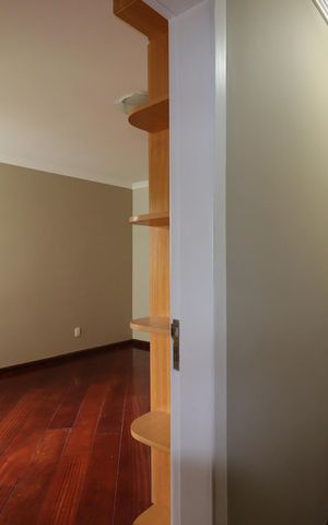 Casa à venda com 240m², 3 quartos e 5 vagasCorredor piso superior