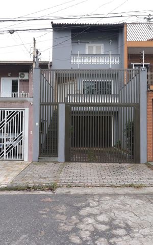 Casa à venda com 240m², 3 quartos e 5 vagasFachada