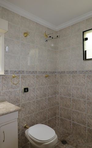 Casa à venda com 240m², 3 quartos e 5 vagasBanheiro Social 2