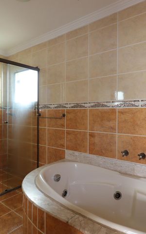 Casa à venda com 240m², 3 quartos e 5 vagasBanheiro da Suíte