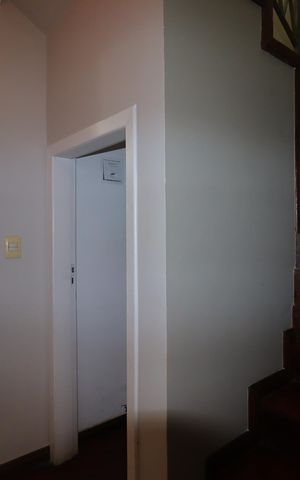 Casa à venda com 240m², 3 quartos e 5 vagasCorredor piso inferior