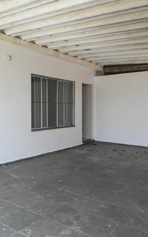 Casa à venda com 120m², 2 quartos e 4 vagas Casa à venda com 120m², 2 quartos e 4 vagasGaragem
