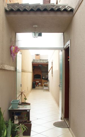 Casa à venda com 125m², 3 quartos e 2 vagasCorredor
