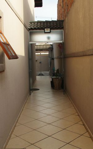Casa à venda com 125m², 3 quartos e 2 vagasCorredor