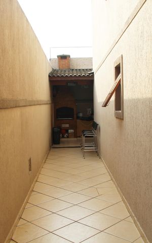 Casa à venda com 125m², 3 quartos e 2 vagasCorredor