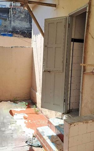 Casa à venda com 235m², 8 quartos e 1 vaga