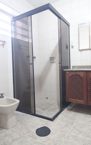 Casa à venda com 176m², 3 quartos e 2 vagasBanheiro da suíte 2