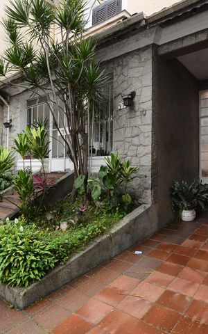 Casa à venda com 392m², 3 quartos e 3 vagasFachada
