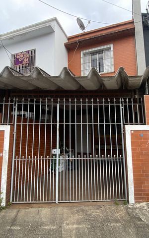 Casa à venda com 90m², 2 quartos e 1 vaga Casa à venda com 90m², 2 quartos e 1 vagaFachada