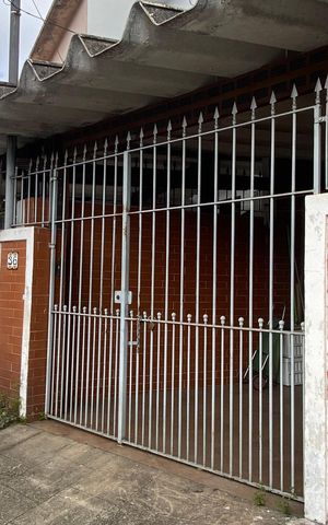 Casa à venda com 90m², 2 quartos e 1 vaga Casa à venda com 90m², 2 quartos e 1 vagaFachada