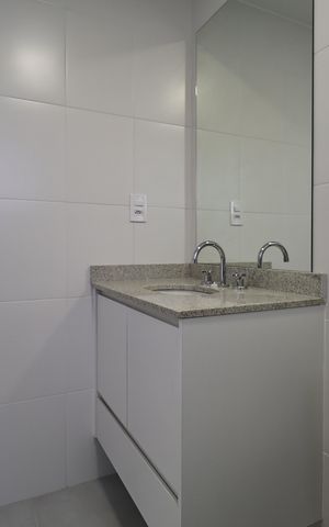 Apartamento para alugar com 64m², 2 quartos e 2 vagas Apartamento para alugar com 64m², 2 quartos e 2 vagasBanheiro da Suíte