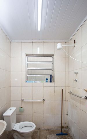 Casa à venda com 125m², 2 quartos e 2 vagasBanheiro 1