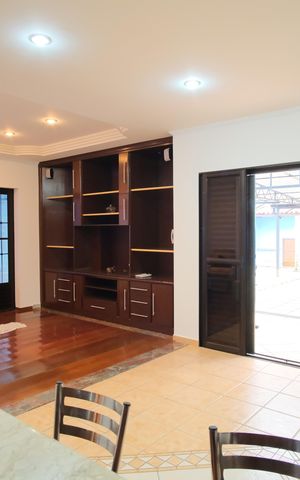 Casa à venda com 300m², 4 quartos e 4 vagasSala