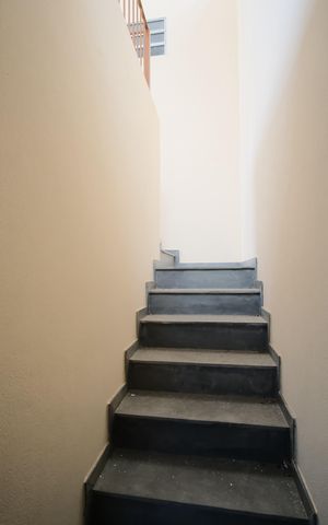 Casa à venda com 300m², 4 quartos e 4 vagasEscada
