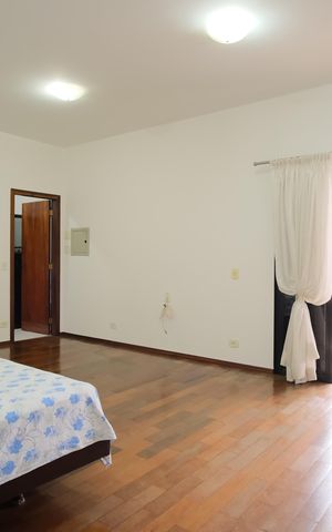 Casa à venda com 300m², 4 quartos e 4 vagasSuíte 3