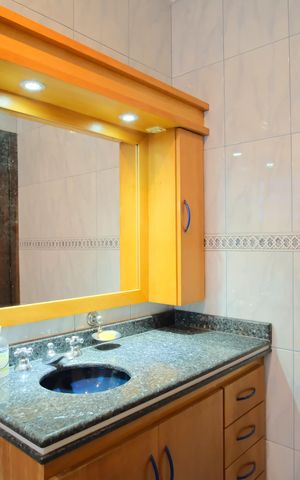 Casa à venda com 300m², 4 quartos e 4 vagasBanheiro da Suíte 2