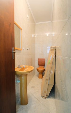 Casa à venda com 300m², 4 quartos e 4 vagasBanheiro de serviço