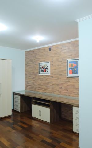 Casa à venda com 300m², 4 quartos e 4 vagasEscritório