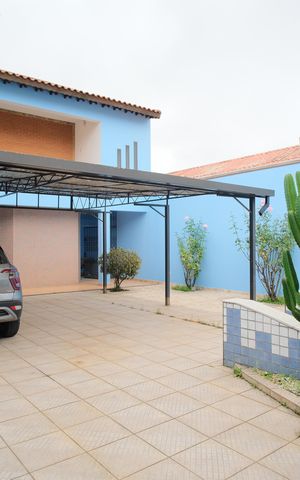 Casa à venda com 300m², 4 quartos e 4 vagasGaragem
