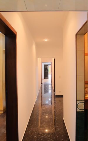 Casa à venda com 300m², 4 quartos e 4 vagasCorredor