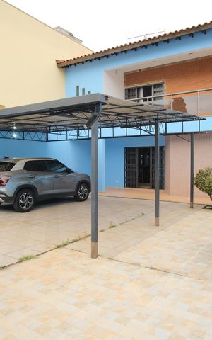 Casa à venda com 300m², 4 quartos e 4 vagasGaragem